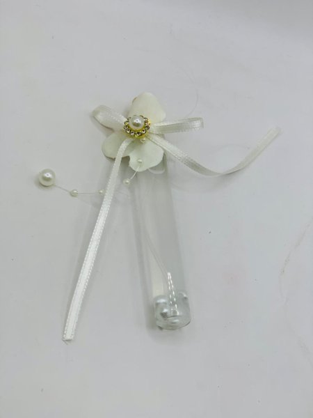 توزيعة عطر مع وردة